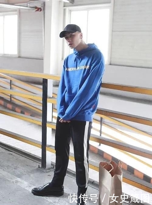  【卫衣】连帽卫衣颜色选得好，造型个性又时髦！这4种颜色就是很好的选择