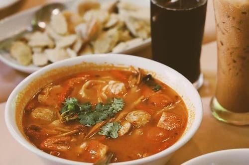 活色生香的普吉老镇，穿泰服出街惹围观，网红大多是中国人