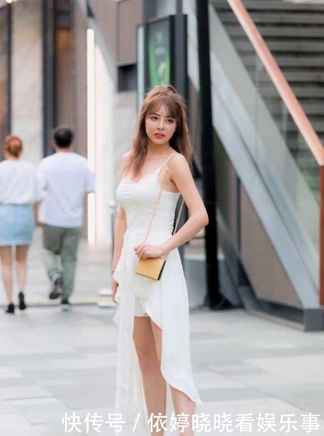 气质：街拍：美观的连衣裙造型时尚大方,气质干练时髦又显唯美的气质！