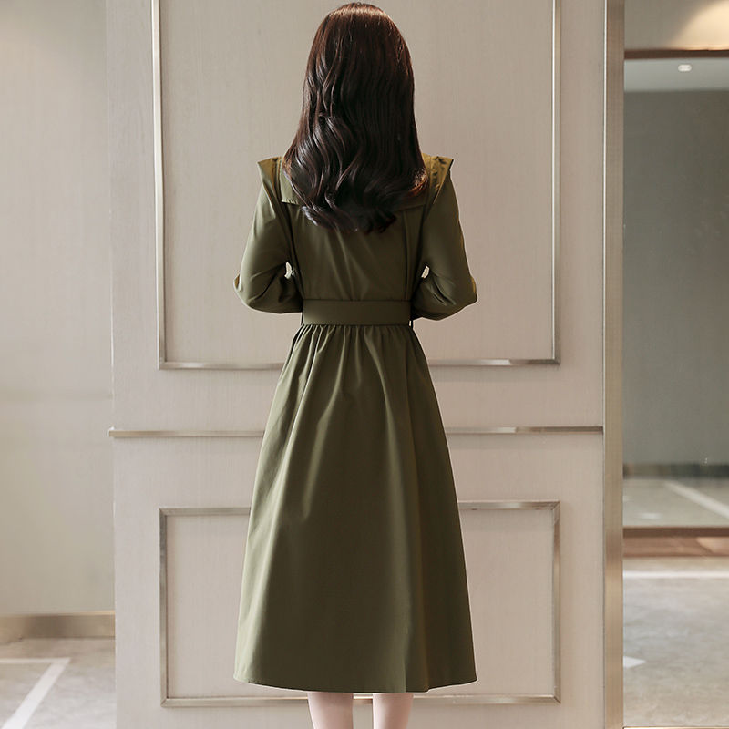 黑裤子扔了吧!听说70后女人都穿这，秋裙+高跟鞋，想不嫩都难