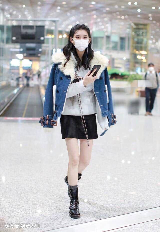 奚梦瑶终于好好穿衣服了，T恤衫搭配短裤，大长腿惊艳!