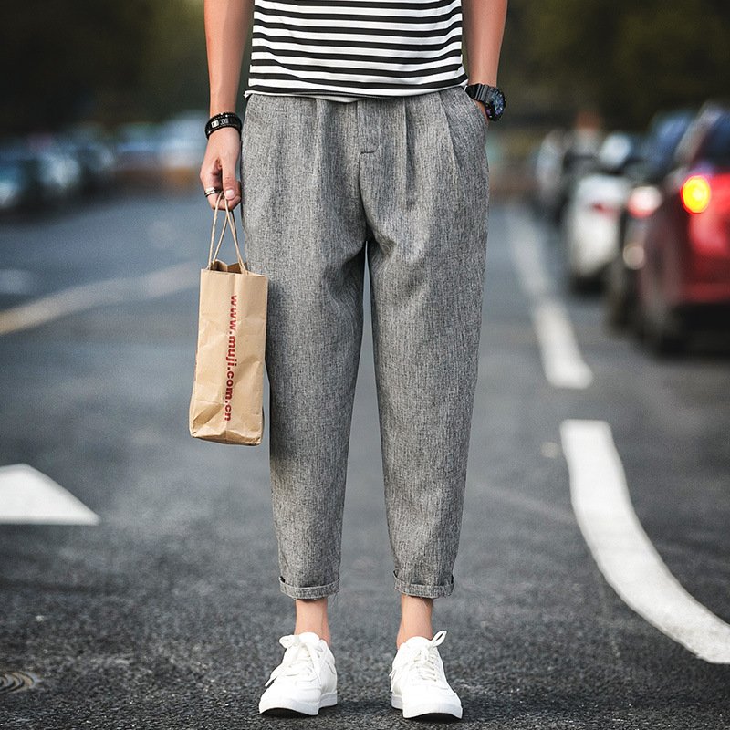 男人过35，尽量不要背心搭短裤，瞧下图男人穿法，嫩减20，帅翻天