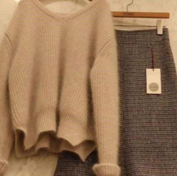 小姨33岁，从不紧身衣配短裙!只穿“小香风套装”，难怪美嫩