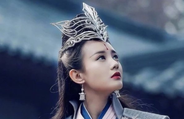  「角色」她是赵丽颖替身，在赵丽颖怀孕期间疯狂接戏，如今逆袭成一线明星