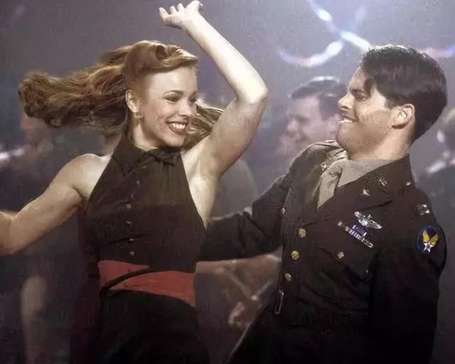 这次我们不谈情说爱,一起来聊聊那些爱情电影中被忽略的时髦搭配