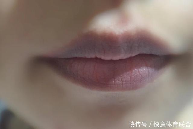 『女生』驾驭不住口红的3类女生,再贵的口红涂起来也像假货,太无奈!