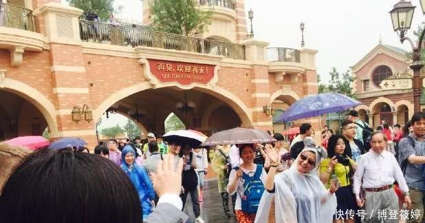 最霸道的景点，禁止游客携带食物，一根棒棒糖要15，连饭都吃不起