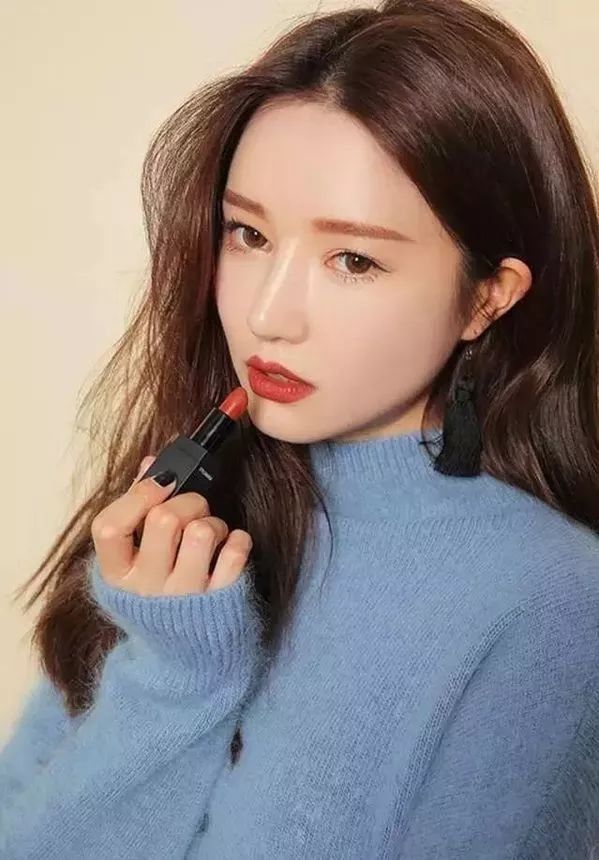 天呐| 许玮宁泳衣照被抢镜!换个唇色你就能美过湾湾最美麻豆?