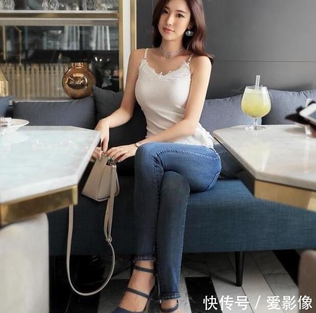  【美女】气质很好的牛仔裤美女，尽显女神的甜美感