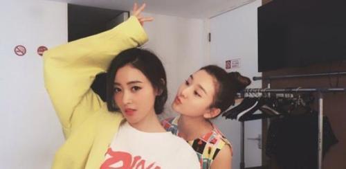 宋祖儿与张天爱两人美女一同出台,差距立马出来了!