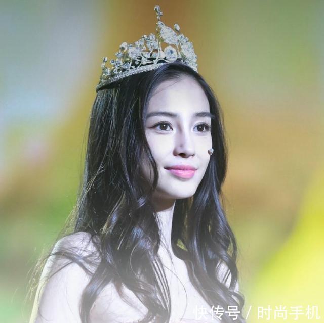 baby粉底是这样用的，网友表示：壕”无人性