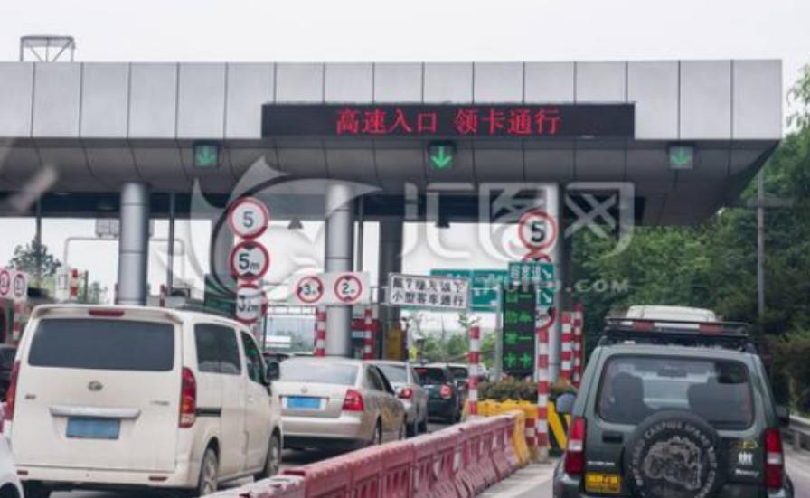 在下高速公路时，最好不要走这条道，很多人都不知道