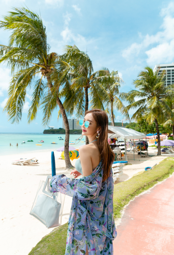 女神孙允珠,椰林浅海清甜蜜瓜薄荷比基尼