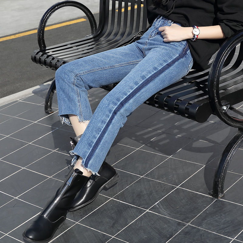 牛仔裤不用选大牌!今秋正流行“美体裤”，穿着身姿挺拔，显气质