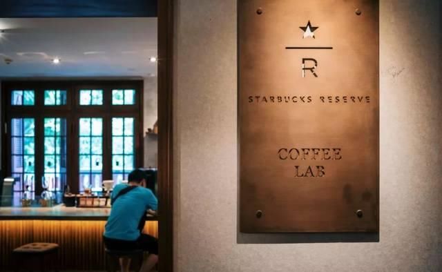 星巴克爆改百年老建筑，将闲置“废楼”改出王炸！网友：别卖咖啡