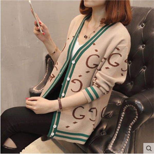 入秋天越来越凉，别穿裙子!如今流行穿“秋开衫”洋气百搭还不贵