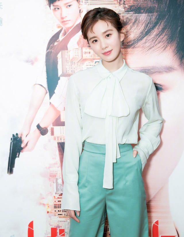 一向保守的刘诗诗偶尔也穿紧身上衣，真有料，网友：好像胖了！