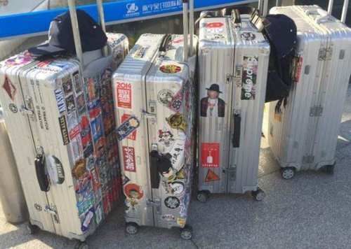 为什么乘客下了飞机，不撕下行李箱上的“标签”呢？真的是懒吗？
