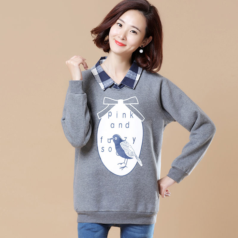 国庆出游，70后老婆，穿这“假两件”秋衫，搭牛仔裤，美到极致