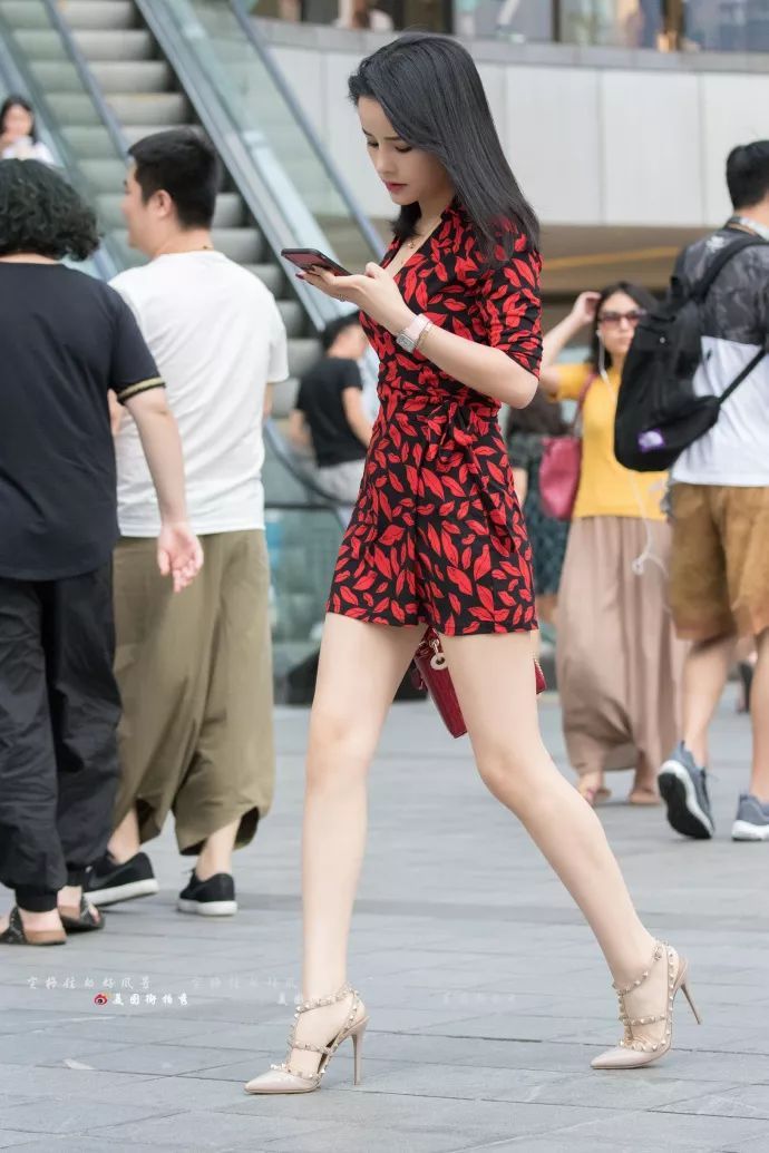 街拍：轻松自如的打扮，一整夏每天都要你好看