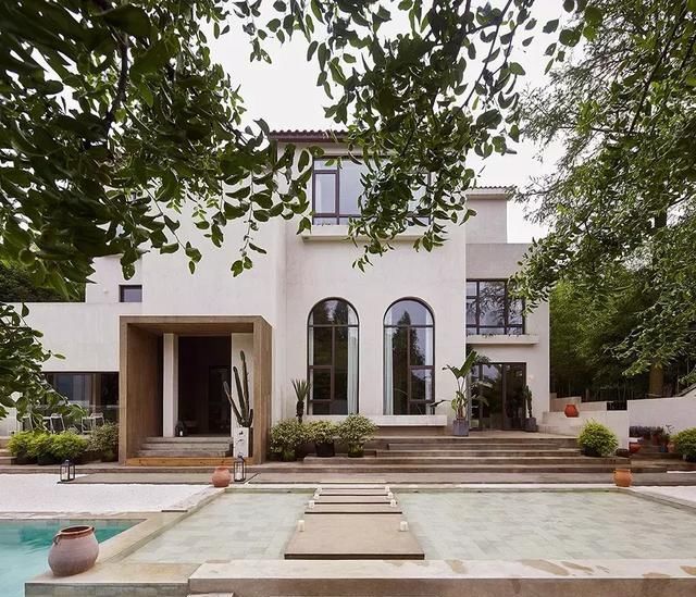 乡下房改造的民宿，民宿和庭院竟美成了这样了