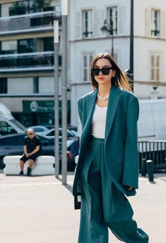  『女人』没有彩色的女人,春天的穿搭依旧是这么的飒有范儿!