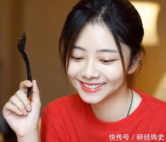  『少女』被Jennie美哭了！原来圆脸也可以又酷又少女！