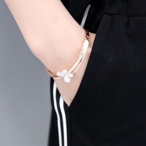 健身房女人不穿“内内”，就穿“紧身装”，让男人们都无心锻炼了