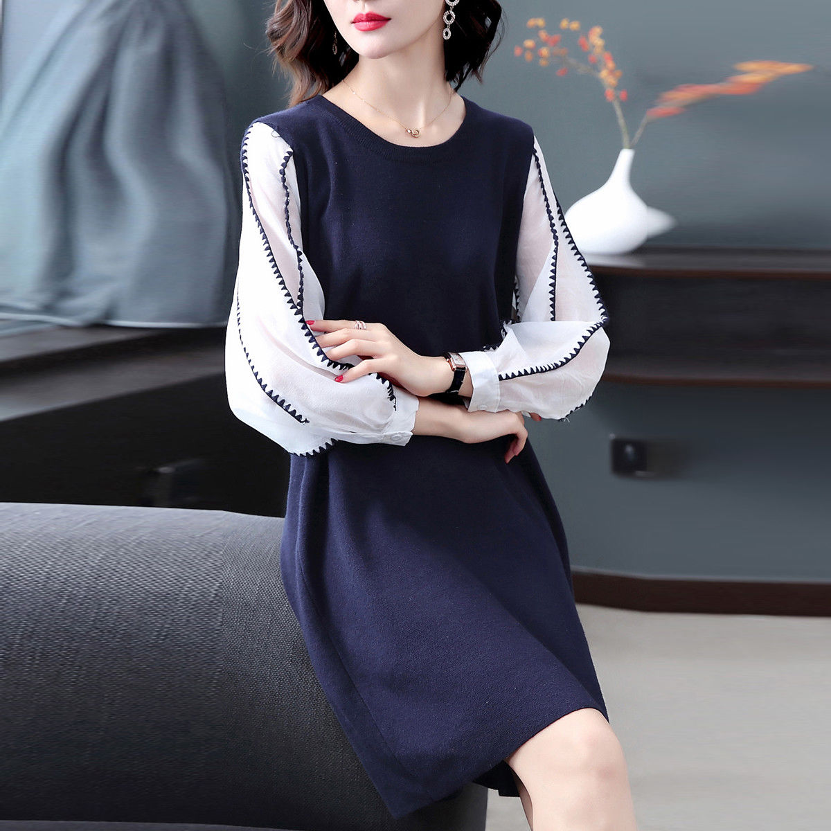 小姨身穿这“秋装裙”，洋气超迷人，原来本季流行这么穿，美呆了