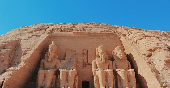 欣赏国内外的8座大型石雕，令人惊叹的是一种气势！