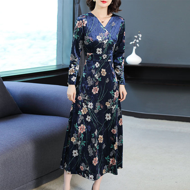 如果你身材好,不妨试试新款包臀裙,紧而不露又迷人,女人味十足