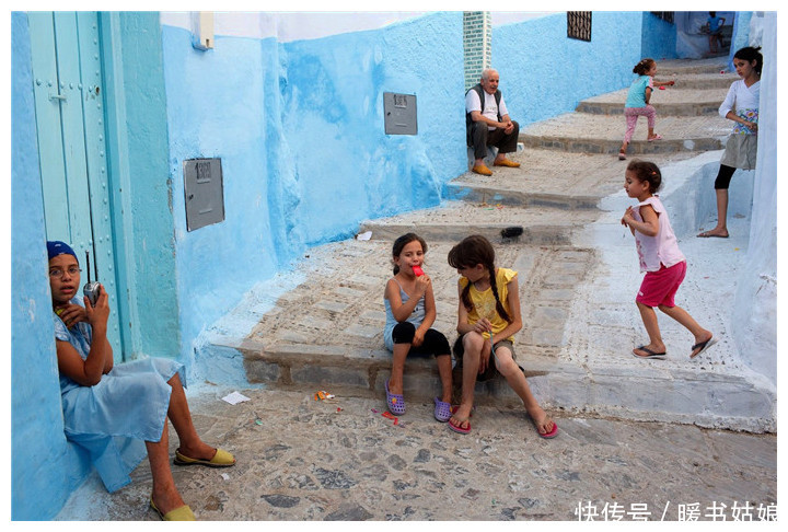 非洲最“白”的国家，看不到黑人，美女遍地穿着时尚！