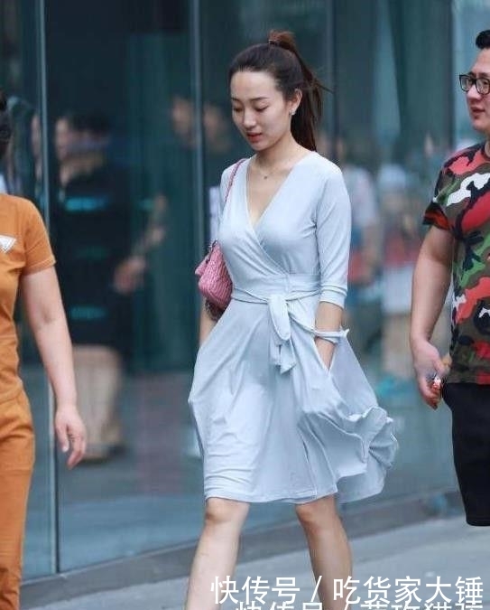 柔美:迷人靓丽的美女街拍:柔美娇俏的美女,青春动感魅力十足