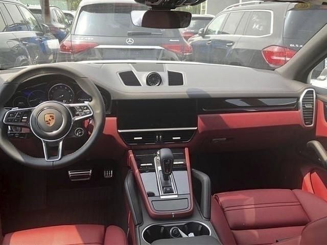 『首款』保时捷的首款SUV,卡宴到底有什么魔力