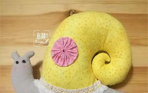  「布艺」一小块花布就能做玩偶，布艺蜗牛玩偶，做抱枕好舒服，附教程