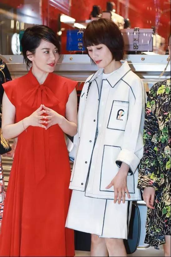 气质:40岁的女性搭配小技巧,让你年轻又气质