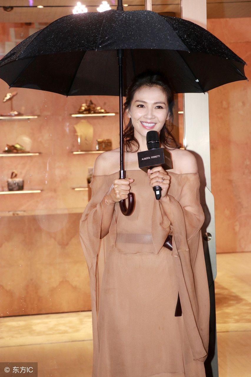 刘涛肉色裙子彰显贵妇气息，美感可遇不可求