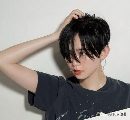 早已不再是当年日杂Mina里的金发少女：比留川游30+的黑短发魅力