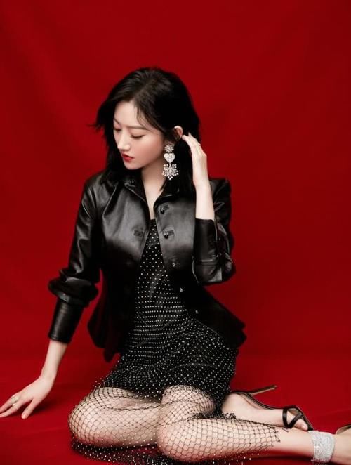 [景甜选择的是一]景甜要不要这么撩！皮衣配网格波点裙真高级，不愧是“富贵花”