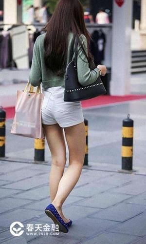 街拍 男人眼中的夏天 美腿配好身材!