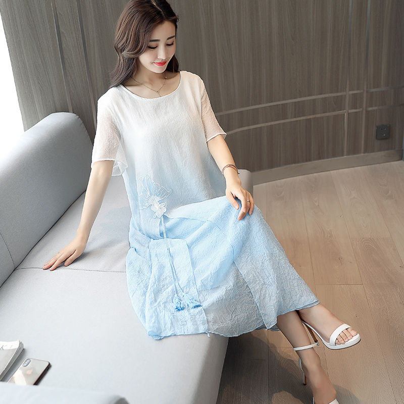 微胖女穿最美的流行中国风“茶服”，风韵十足、引人瞩目