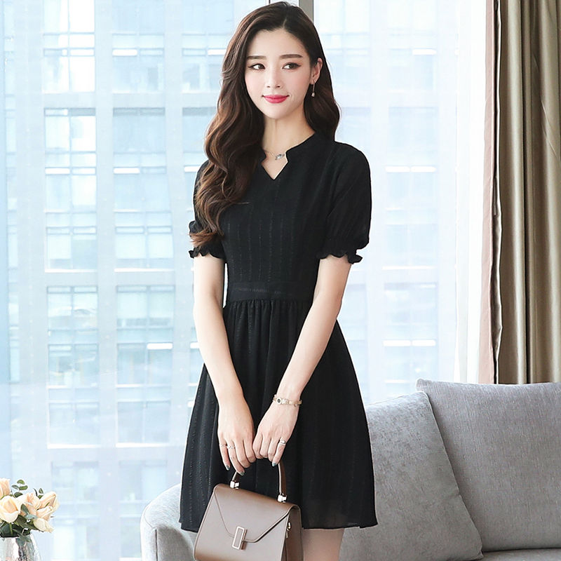 时下最火爆的一种裙:“温柔裙”!妩媚迷人,巨适合80后女人穿