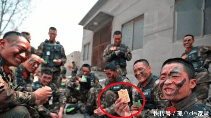  「压缩饼干」军用的压缩饼干，竟为何如此抗饿开水煮半小时恍然