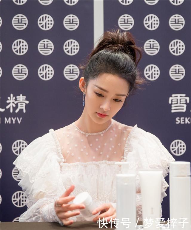 「俏皮可爱」女人过了40岁,发型该换了!2020年很火的4款“短发”,时髦优雅
