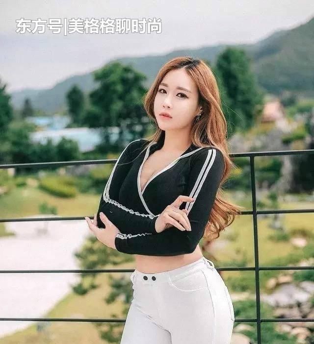  气质■街拍：打底裤穿出新潮感，充分展现女神气质，更显时髦感