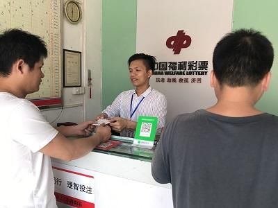 此地4期中出3个双色球二等奖 两人身份不明