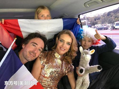 法国夺冠,LV太子妃水果娜笑到合不拢嘴,世界杯闭幕最幸福超模