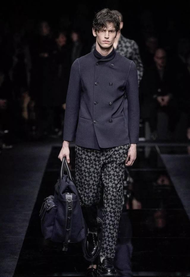  「延续」85岁的Armani先生，一直延续自己的风格，优雅简约的更加年轻化