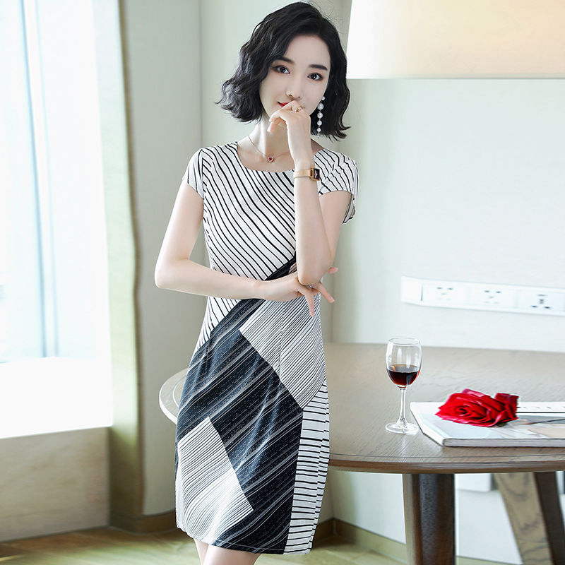 65后女人千万别穿打底裤，太土!瞧瞧这样的“秋裙“，太美了