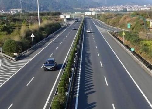 车主们注意了！高速公路收费全面调整，司机：幸福来的太突然！